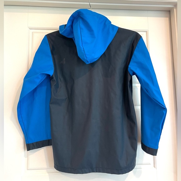 💦 100% Waterproof Jacket - Picture 5 of 8